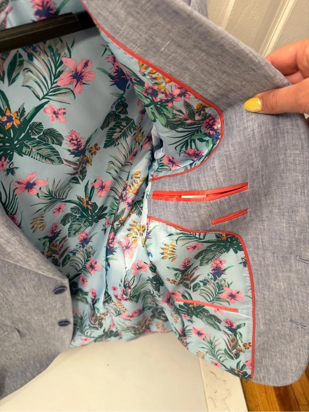 Bar III Light Blue Blazer with Tropical Floral Lining and pocket square